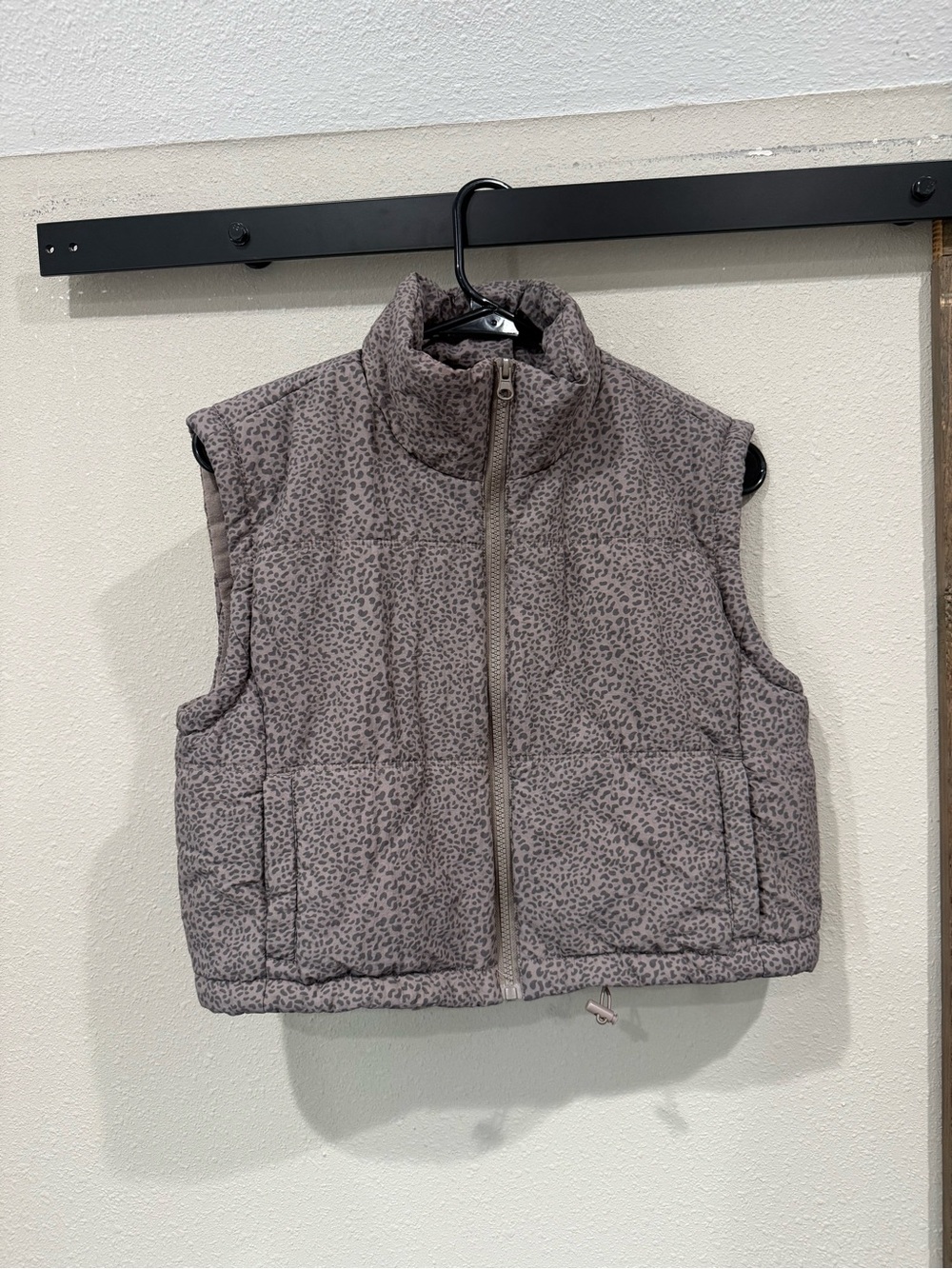 Women’s Sleeveless Puffer Vest - Taupe Leopard Print - Picture 1 of 4
